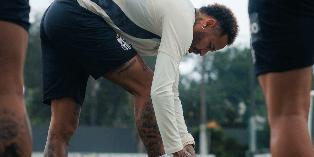 Depois de 36 dias fora da equipe, Neymar estará à disposição para enfrentar o Flamengo, na Vila