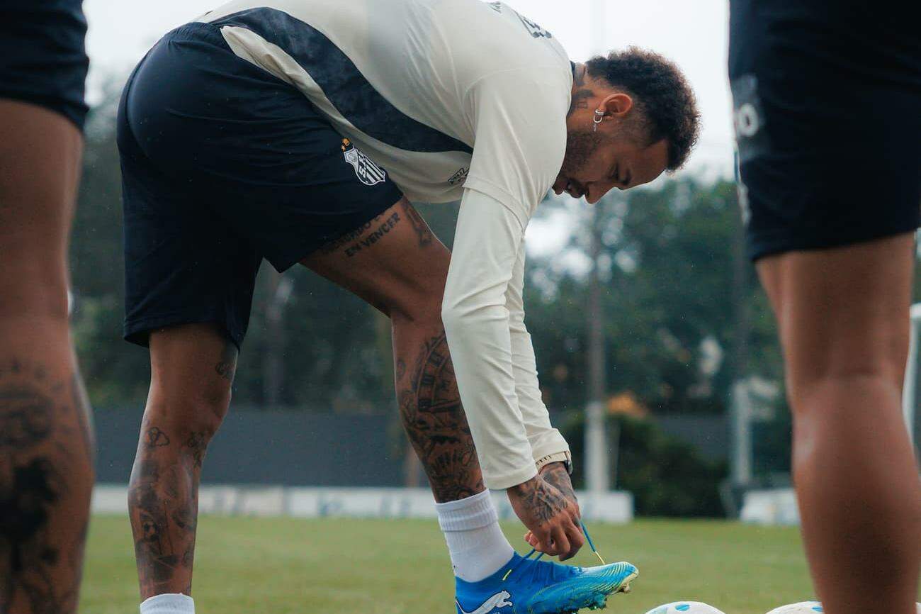 Neymar volta após 36 dias e reforça o Santos contra o Flamengo