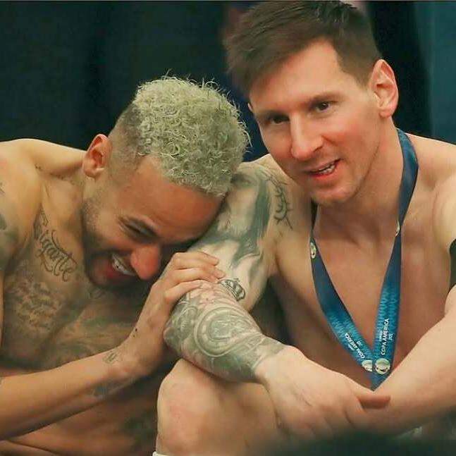 Nas redes, Neymar postou mensagem ao amigo Messi, com quem jogou ao lado na Europa e contra, pela seleção