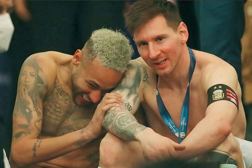 Nas redes, Neymar postou mensagem ao amigo Messi, com quem jogou ao lado na Europa e contra, pela seleção