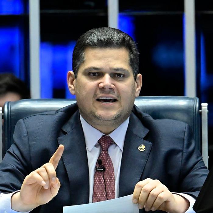 Alcolumbre anuncia sessões para discutir e votar fim da escala 6x1