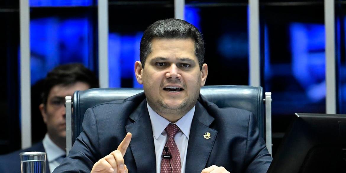 Alcolumbre anuncia sessões para discutir e votar fim da escala 6x1