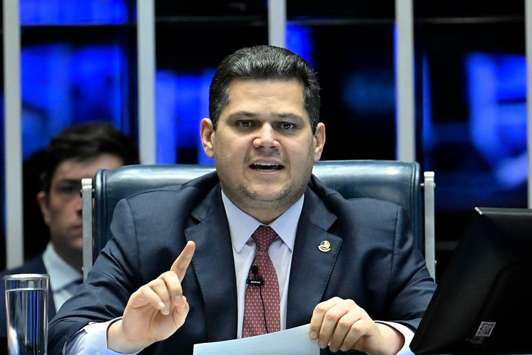 Alcolumbre anuncia sessões para discutir e votar fim da escala 6x1