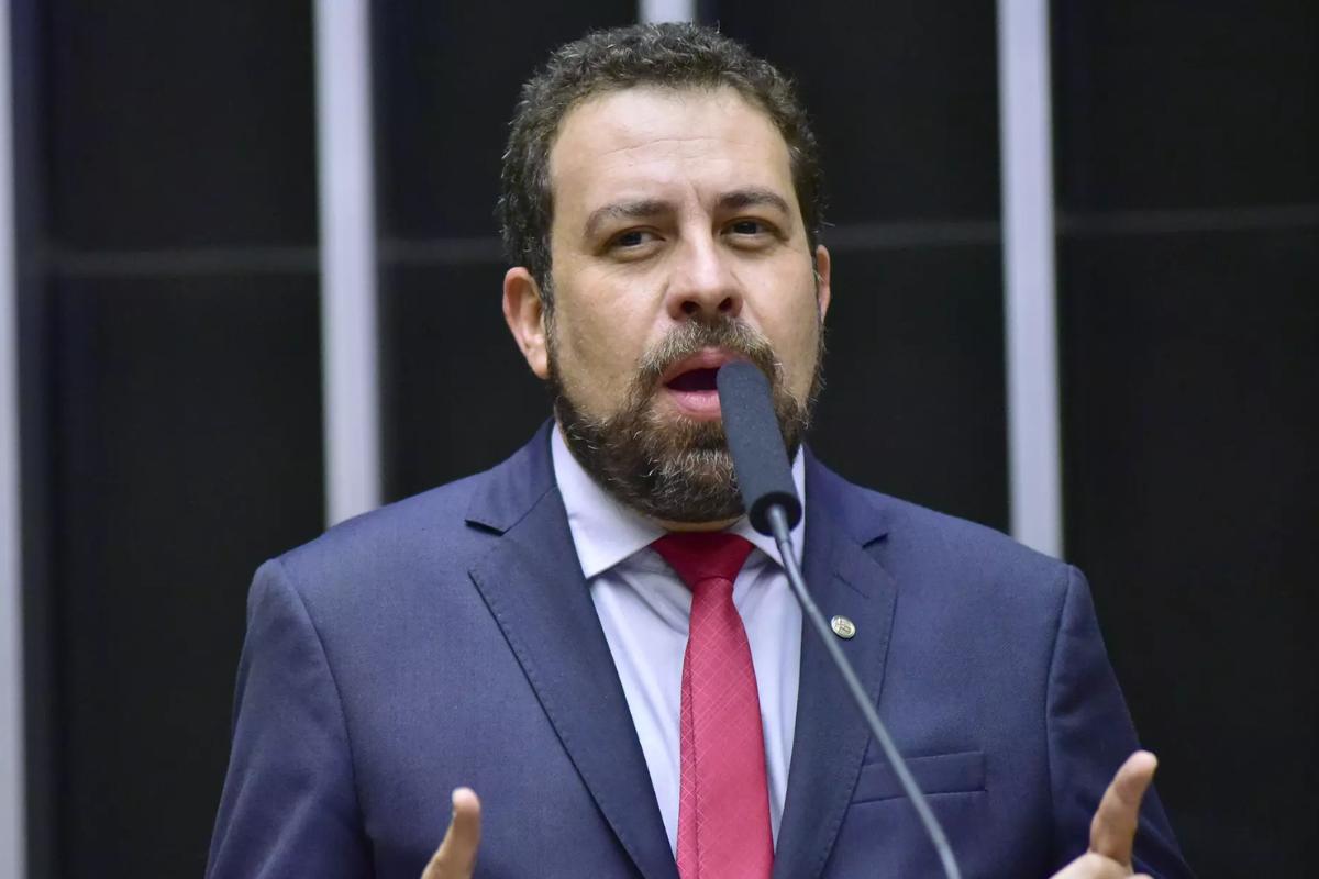 Guilherme Boulos lamenta morte do tio de 80 após atropelamento em São Paulo