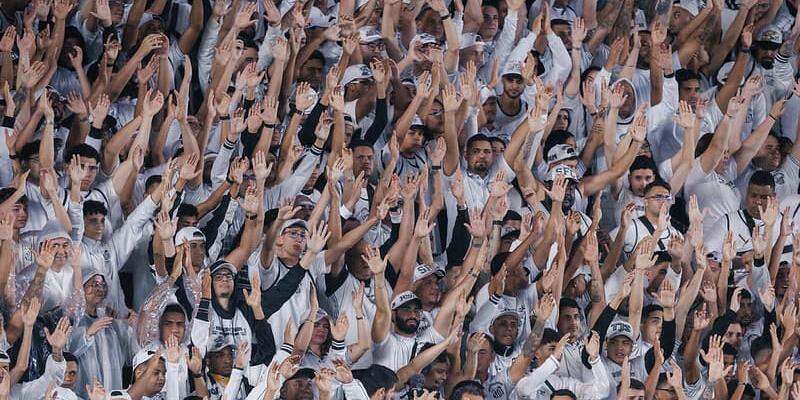 O engajamento da torcida vai determinar o volume de recursos que o Santos vai receber da CRMBonus
