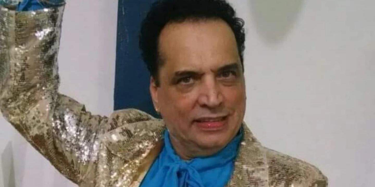 O cantor e showman canta a MPB em show no Teatro Guarany