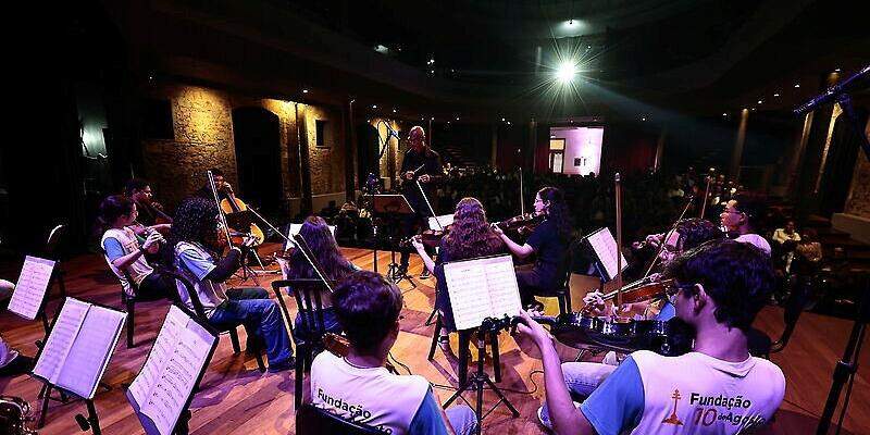 Orquestra da Fundação 10 de Agosto, de Bertioga, abriu a programação no Guarany