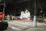 O caminhão da CPFL bloqueou a Avenida Conselheiro Nébias, em Santos