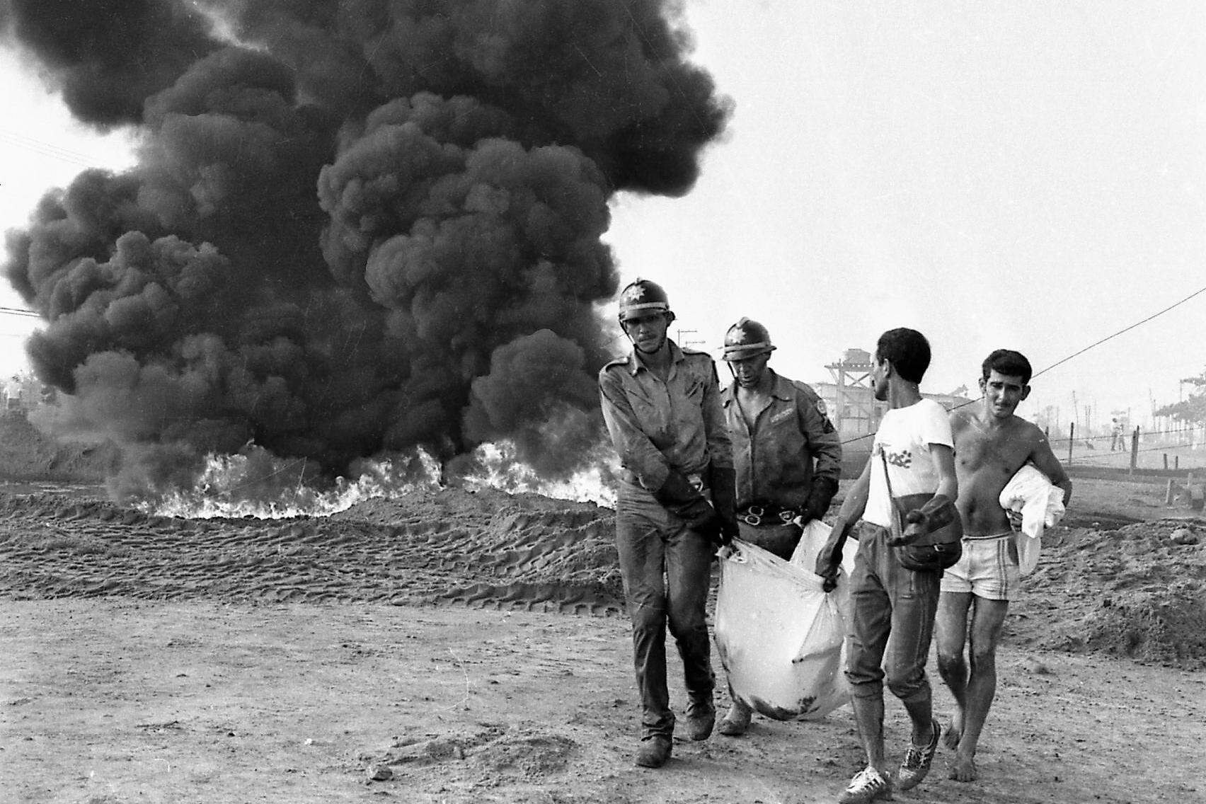 Antiga comunidade, formada por casas de madeira, foi incendiada após 700 mil litros de gasolina vazarem