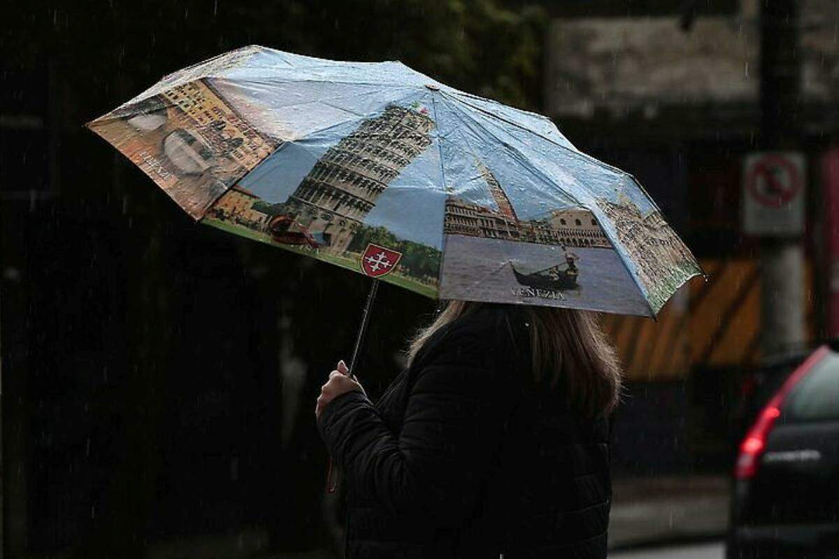 Pancadas de chuva podem ocorrer nos três dias do feriado prolongado na Baixada Santista