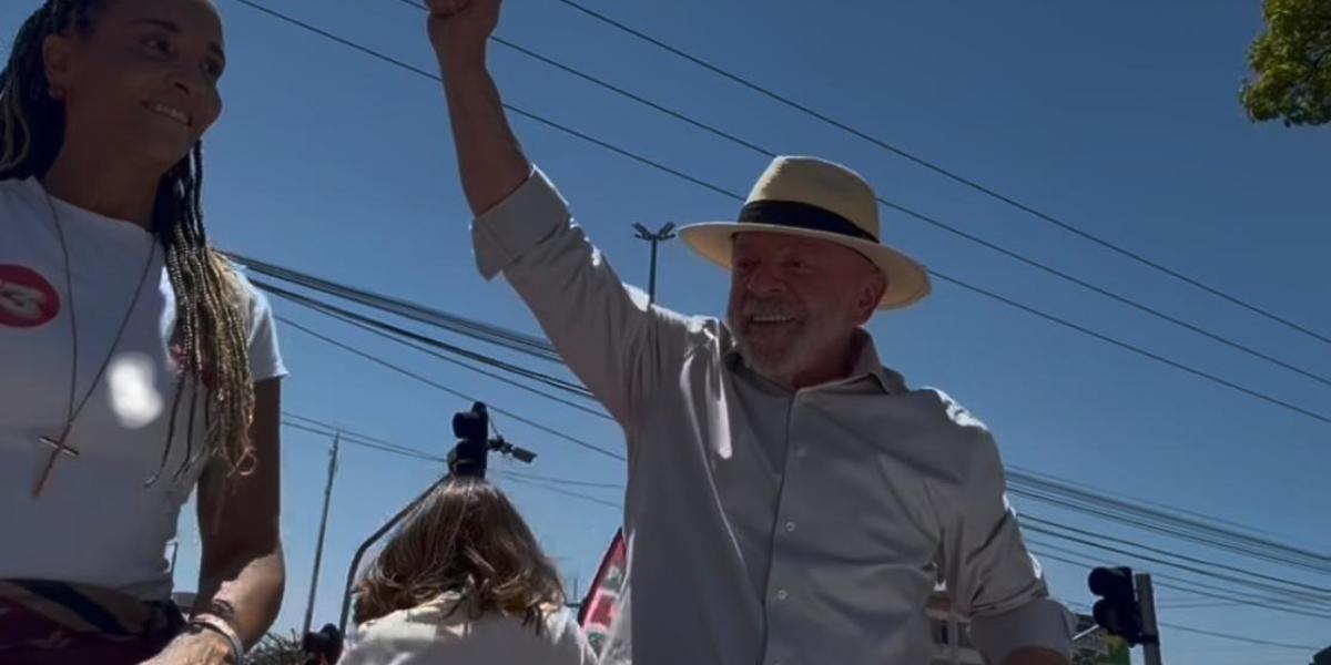 Lula em caminhada em Ceilândia, no Distrito Federal
