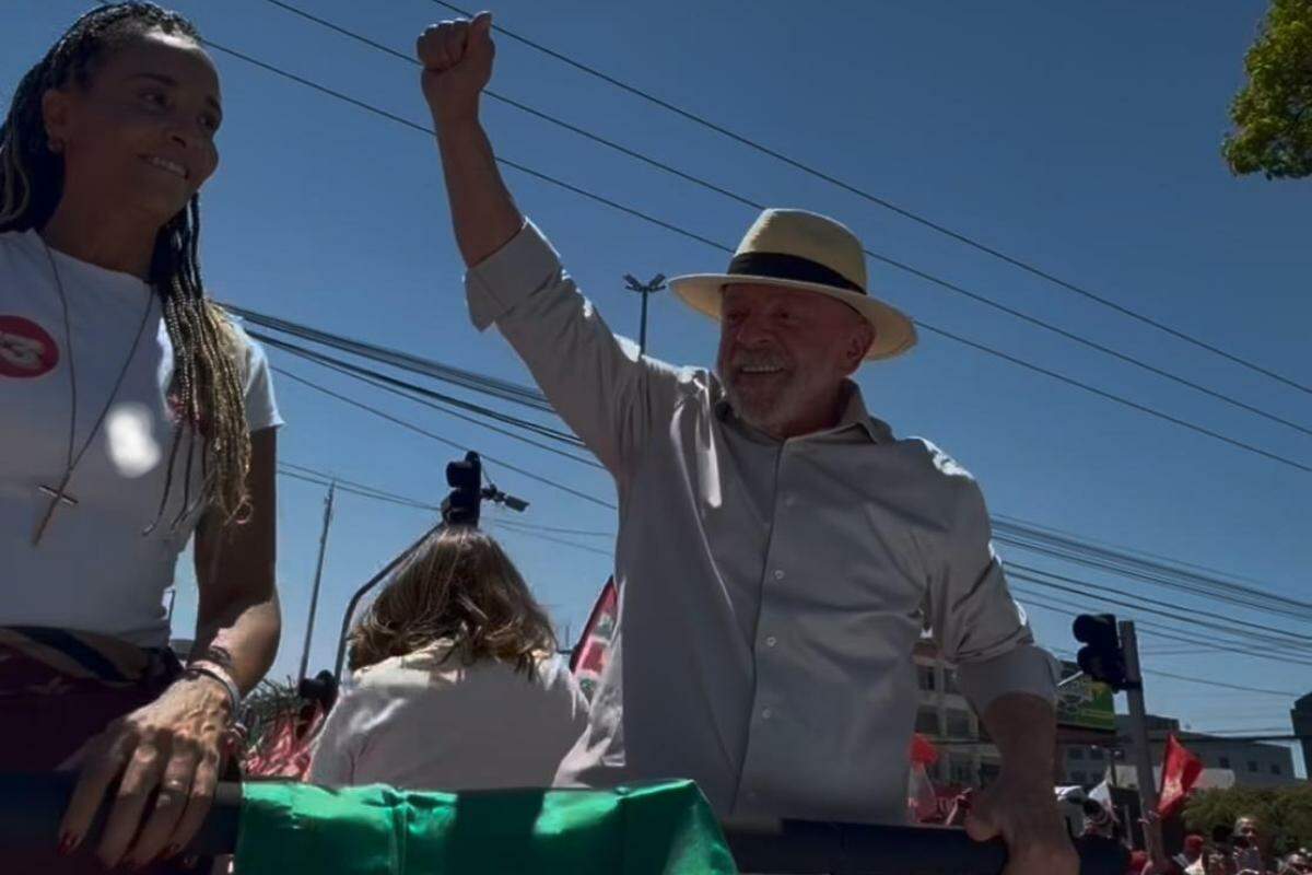 Lula em caminhada em Ceilândia, no Distrito Federal