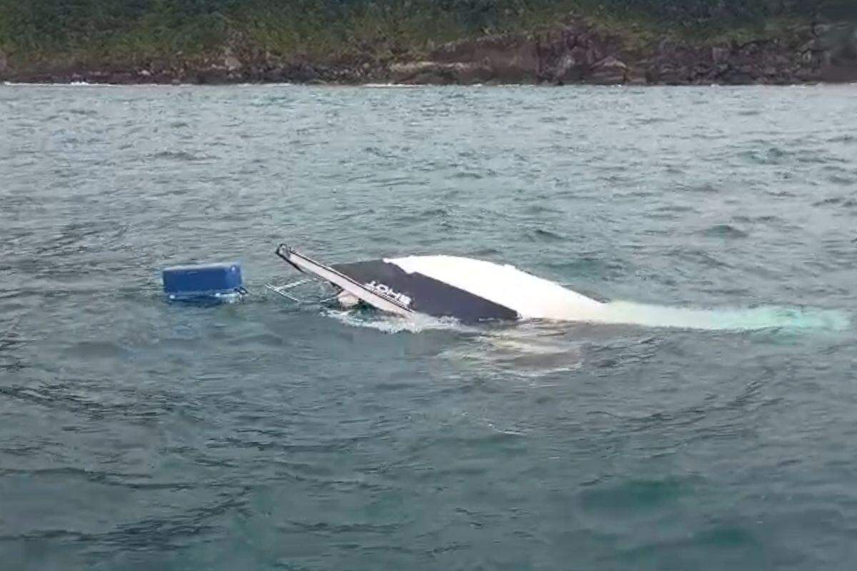 O naufrágio aconteceu nas proximidades do Farol da Ponta do Boi, em Ilhabela