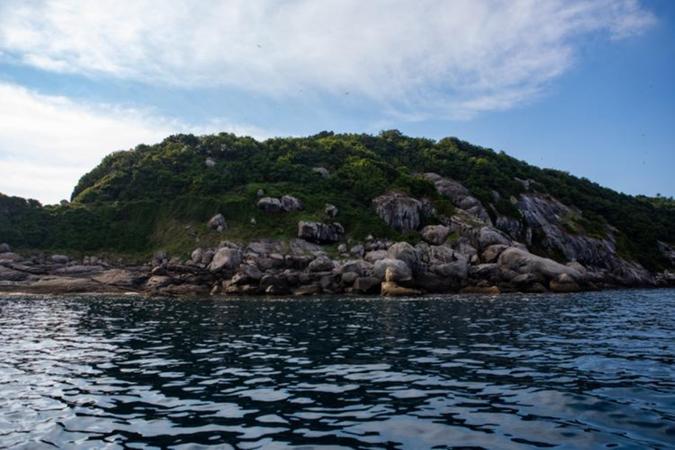 A Ilha das Cobras tem acesso proibido e fica na costa de Itanhaém