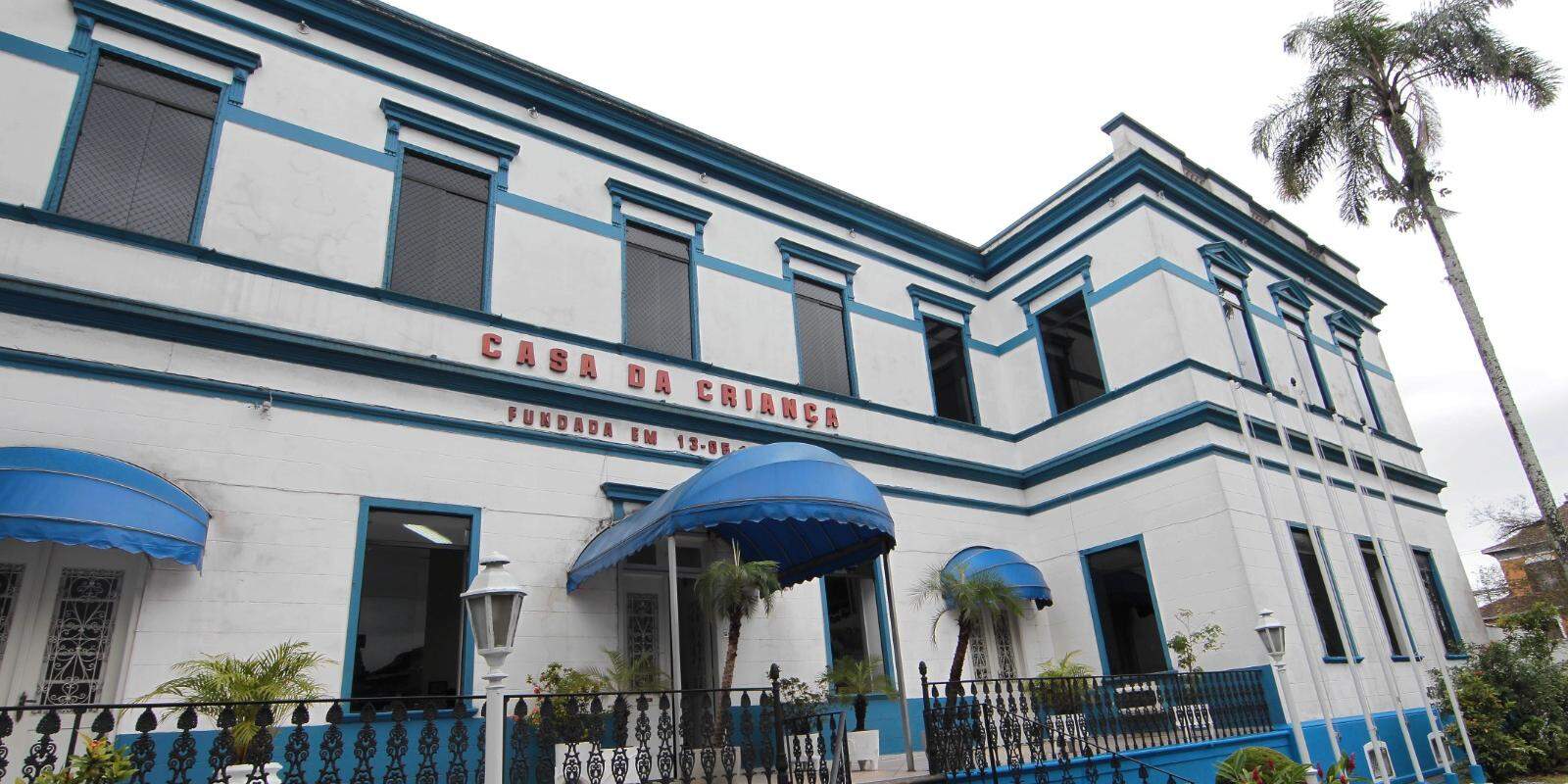 Prédio da Casa da Criança de Santos, na Avenida Rodrigues Alves, não será afetado por obras do túnel