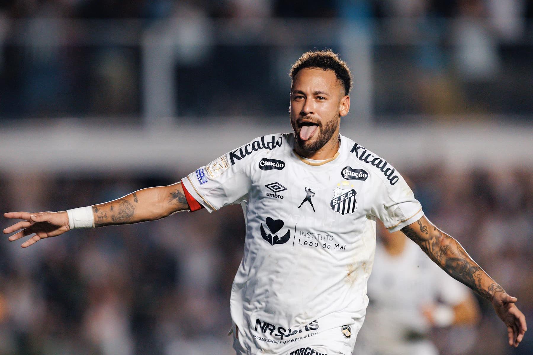 Neymar fez dois gols de pênalti e garantiu o empate do Peixe contra o líder do Brasileirão