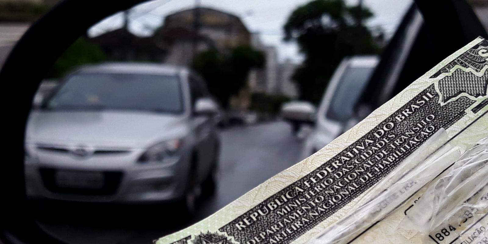 Condutores, especialmente profissionais, temem não poder atualizar habilitação antes do vencimento