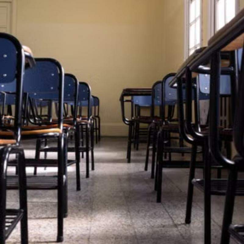 O caso veio à tona após relatos de que o professor teria levado uma turma para a área recreativa da escola e, em determinado momento, separado a estudante das demais crianças