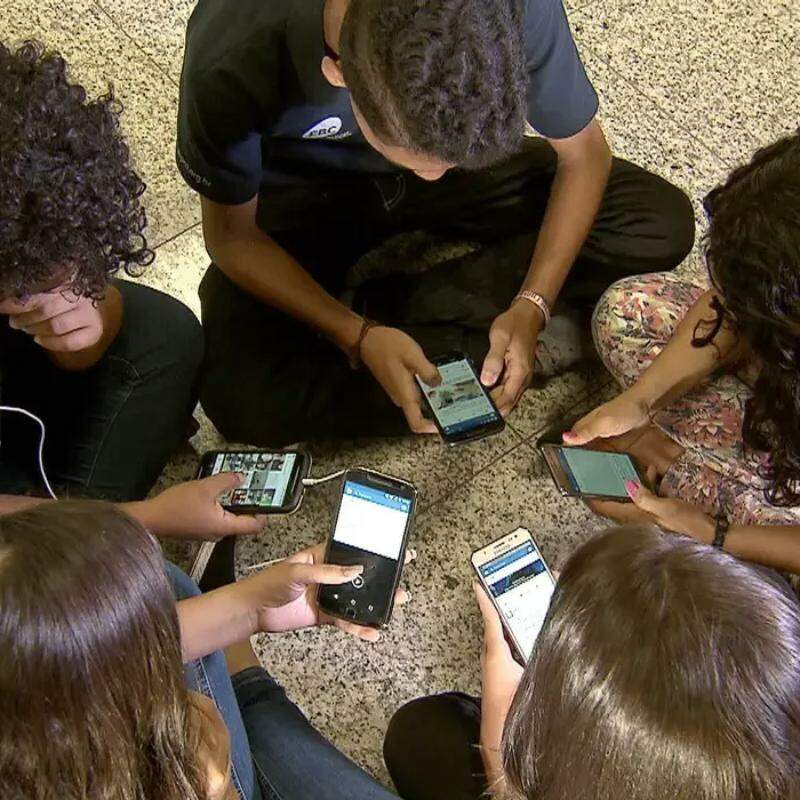 Pesquisa mostra que 82% são contra crianças de até 3 anos com celular