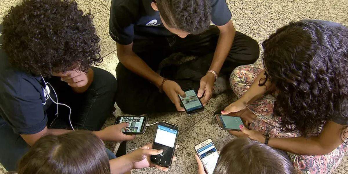 Pesquisa mostra que 82% são contra crianças de até 3 anos com celular