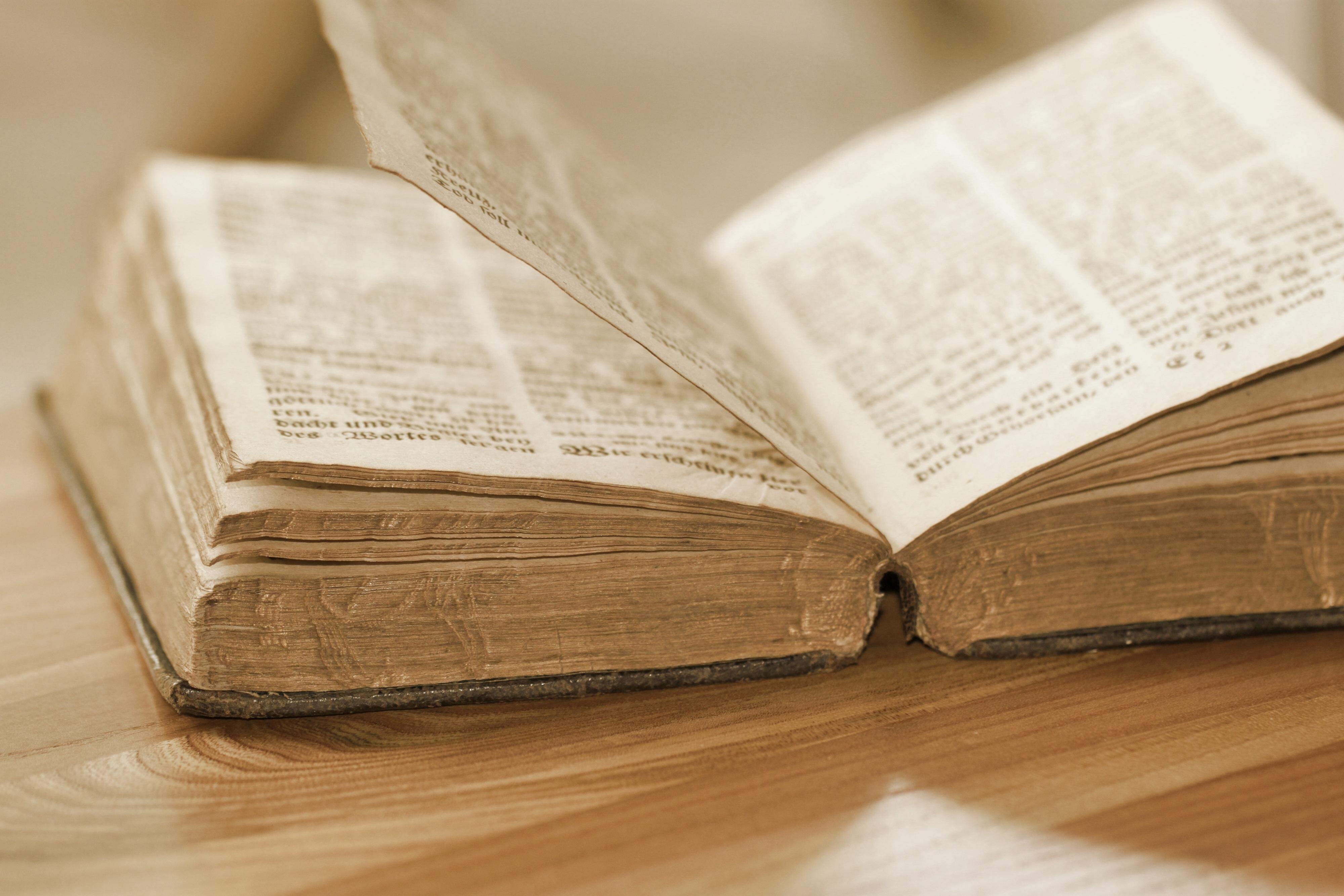 Inusitado, de verdade, deve ser o texto, a forma como o escritor conta um fato que para o leitor pode ser banal