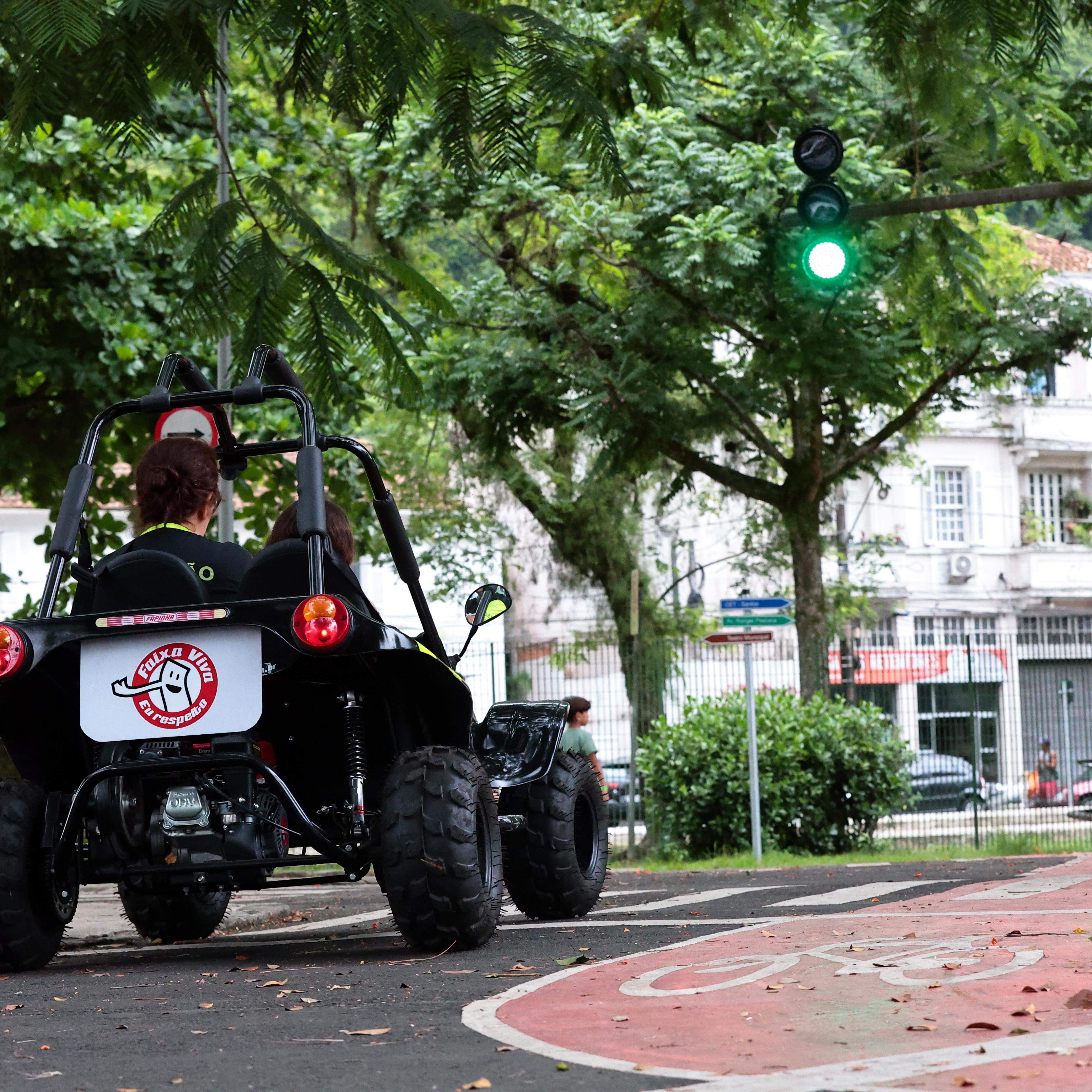 Durante a atividade, os participantes poderão vivenciar o trânsito na prática, percorrendo o circuito da minicidade em minibuggies