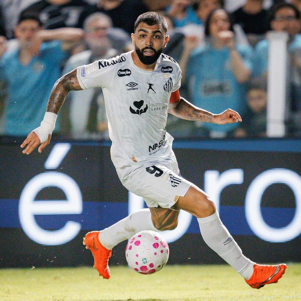 Em grande fase, Gabigol tem 23 gols e 10 assistências em 44 jogos pelo Peixe na temporada