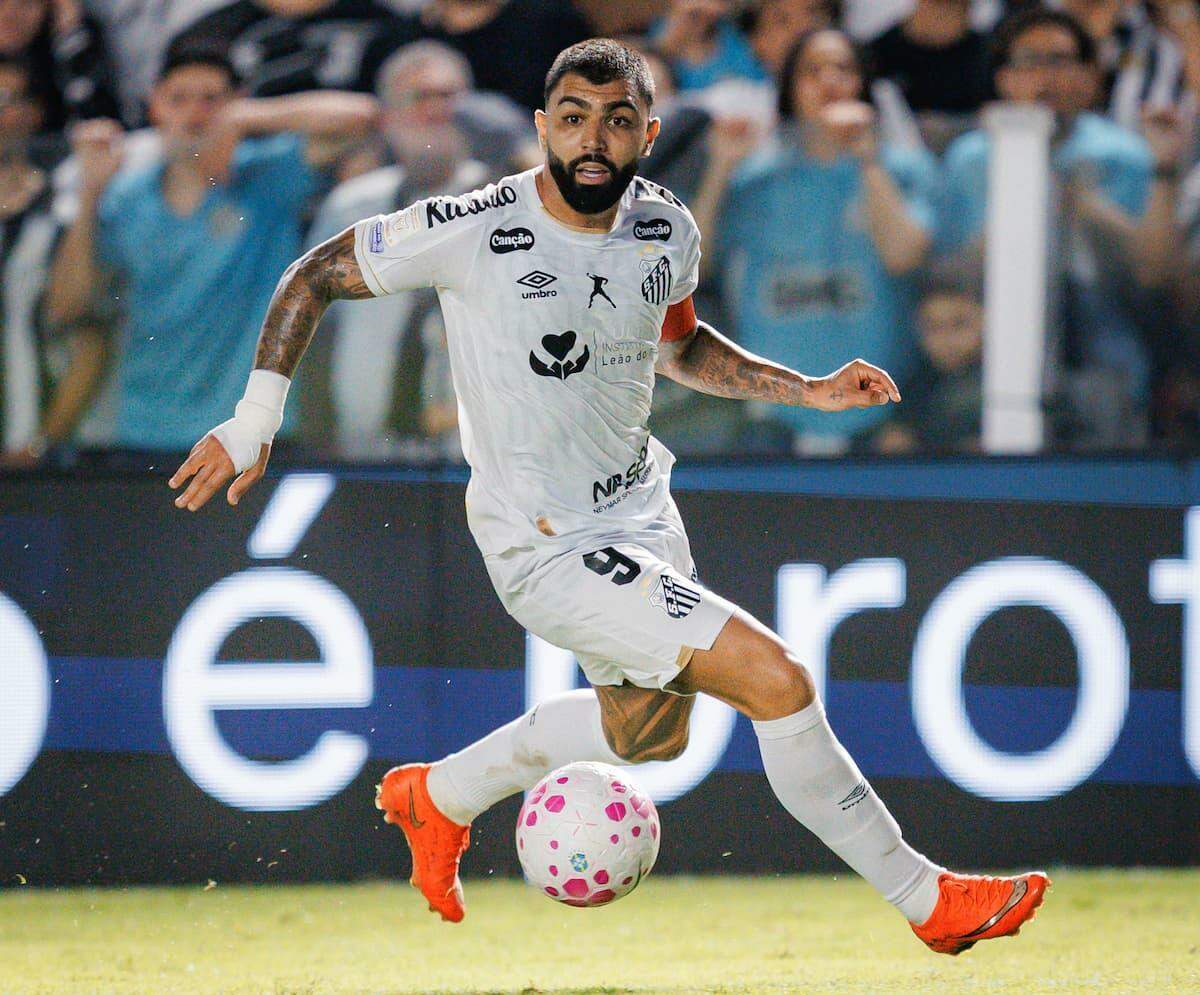 Em grande fase, Gabigol tem 23 gols e 10 assistências em 44 jogos pelo Peixe na temporada