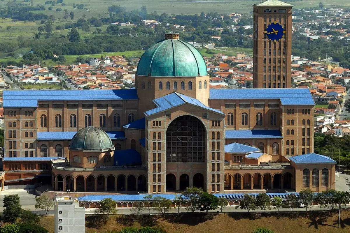 Santuário de Aparecida terá missas, consagração e procissão no feriado