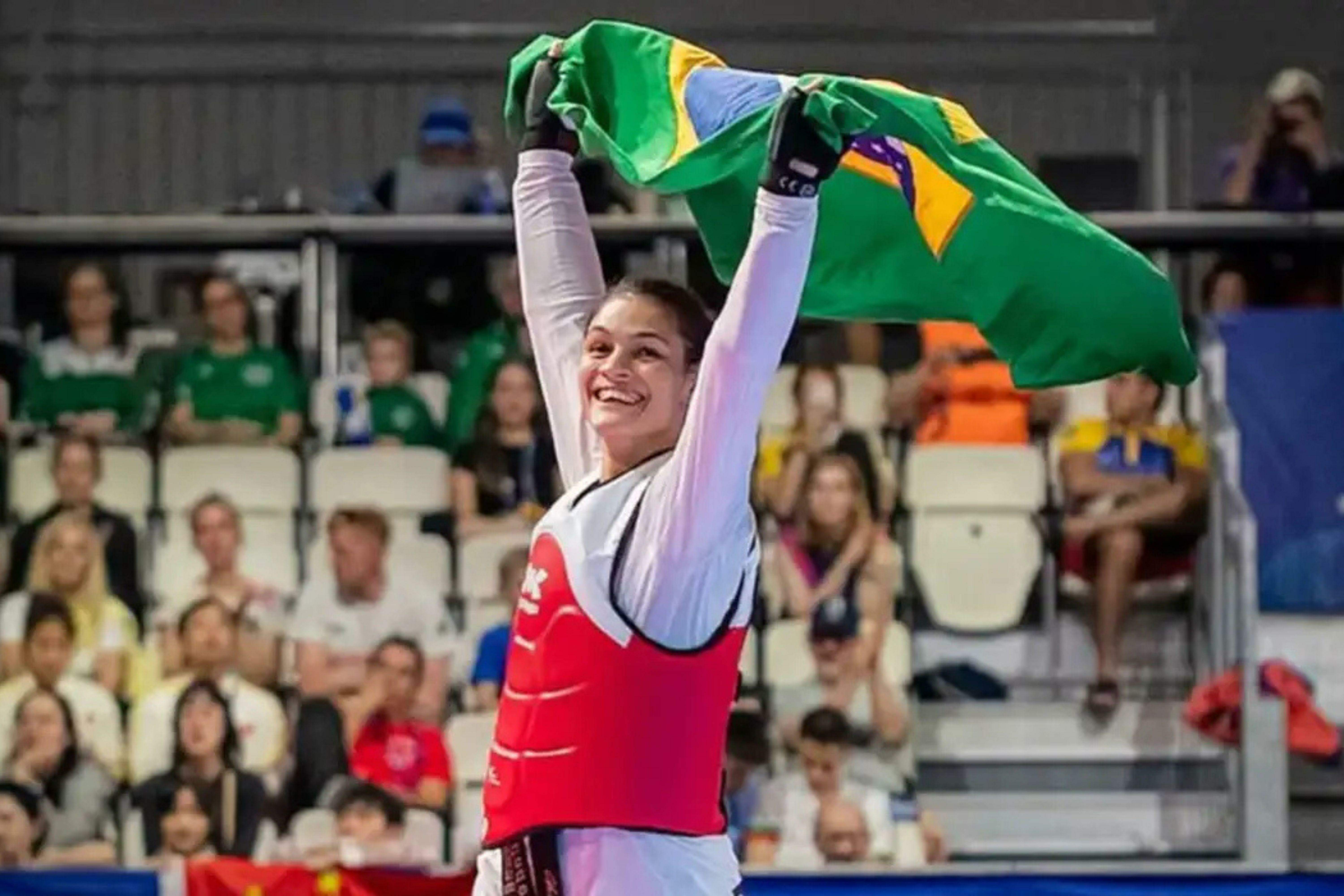 Maria Clara Pacheco é ouro em 3ª etapa do Grand Prix de taekwondo