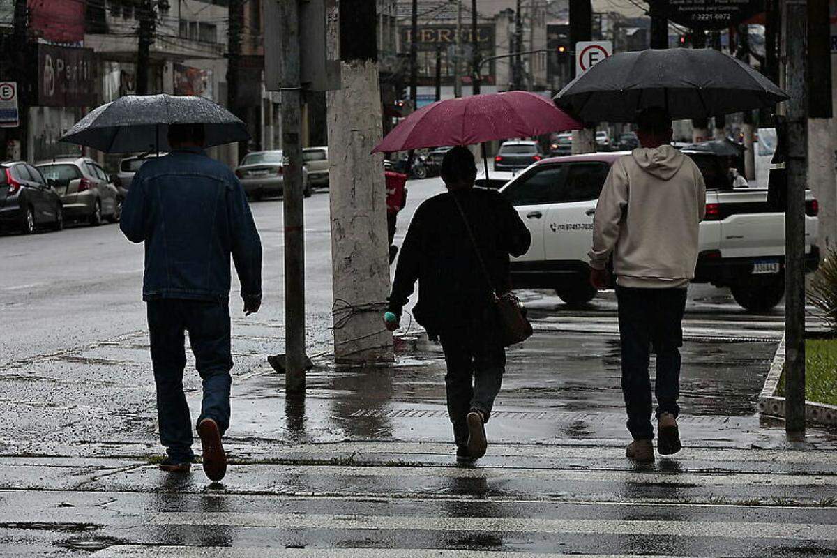 Quinta-feira (16) promete ser o dia mais chuvoso da semana na Baixada Santista
