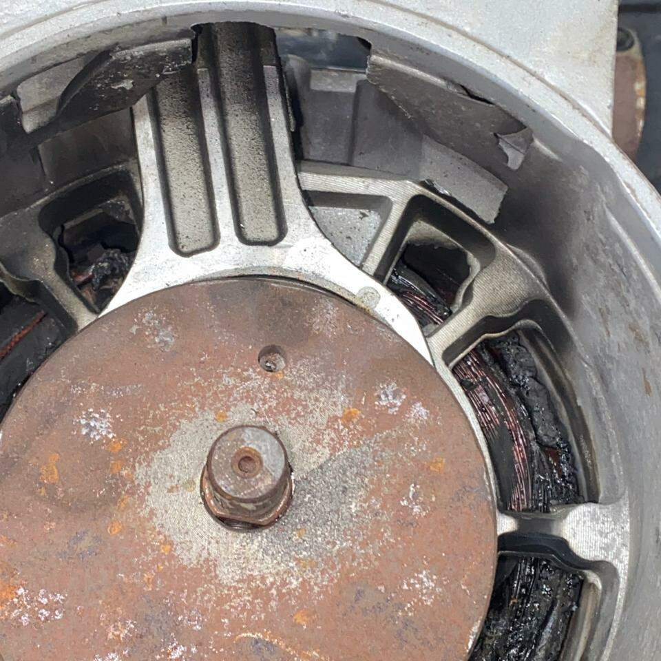 Motor de um compressor de um consultório dentário foi danificado