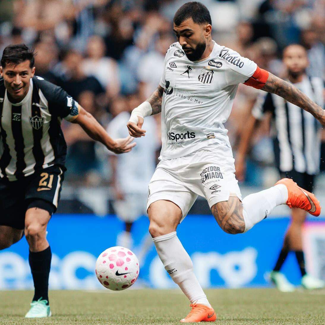 Gabigol abriu o placar para o Santos contra o Galo, mas o Peixe cochilou e levou a virada na Arena MRV