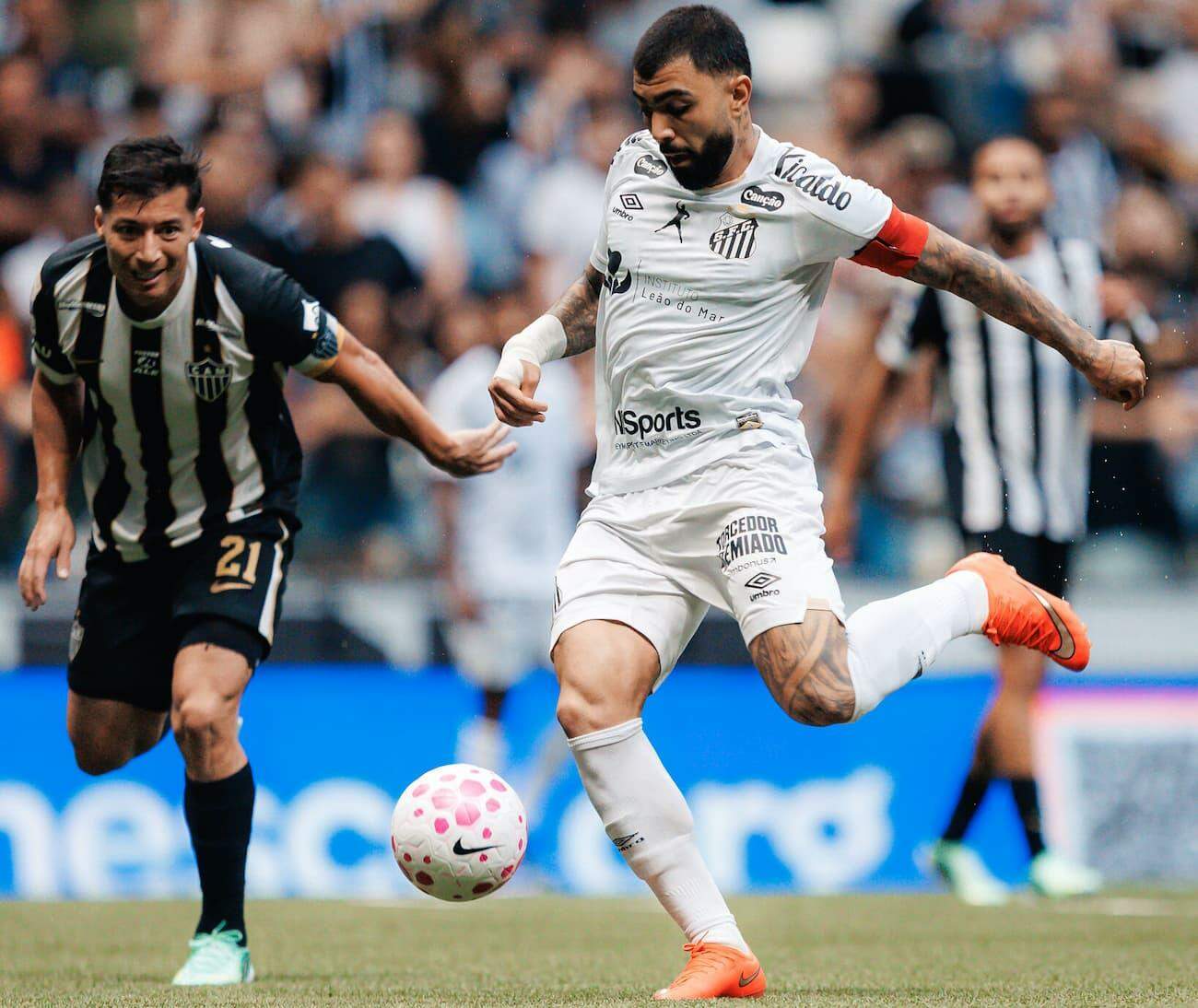 Gabigol abriu o placar para o Santos contra o Galo, mas o Peixe cochilou e levou a virada na Arena MRV