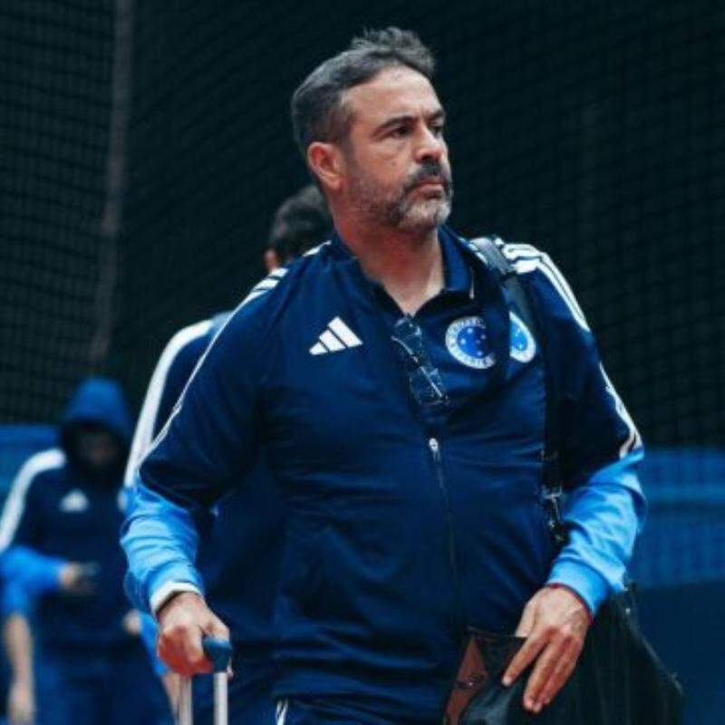 Artur Jorge relata xenofobia após discussão com torcedor na derrota do Cruzeiro: 'Não é normal'