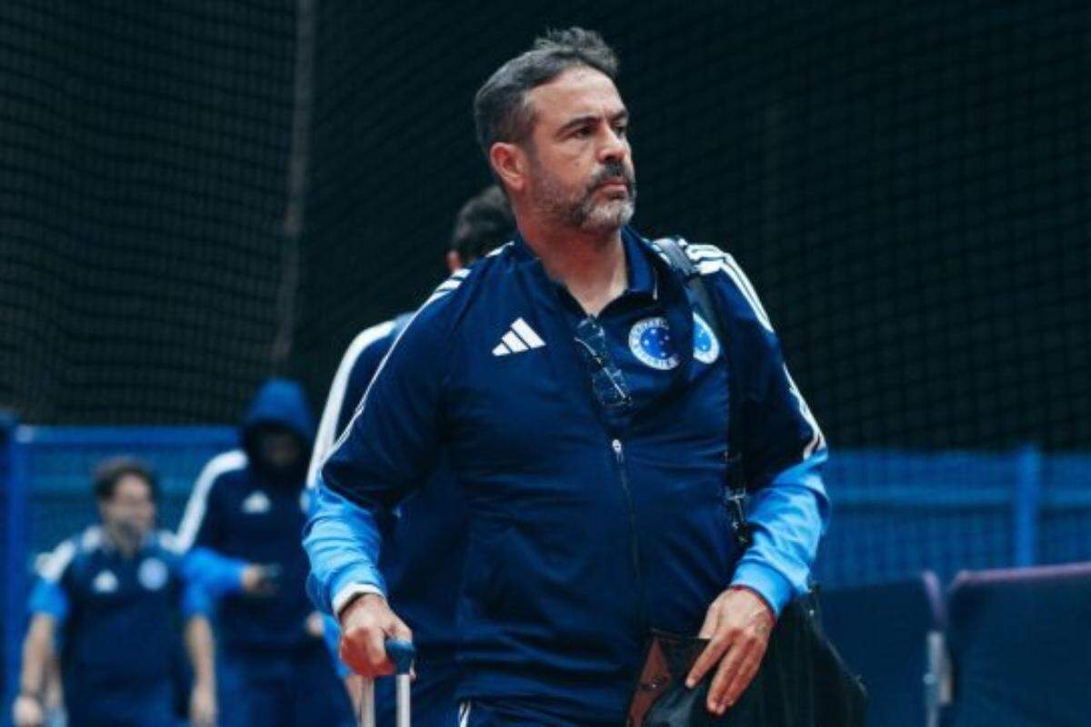 Artur Jorge relata xenofobia após discussão com torcedor na derrota do Cruzeiro: 'Não é normal'
