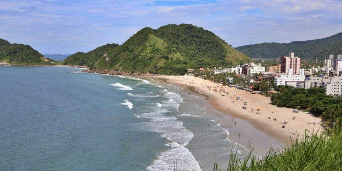 A praia de Guarujá conquistou a certificação internacional Bandeira Azul pela 17ª vez consecutiva