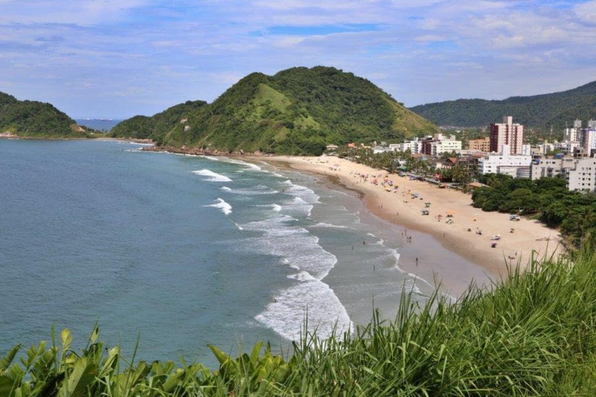 A praia de Guarujá conquistou a certificação internacional Bandeira Azul pela 17ª vez consecutiva