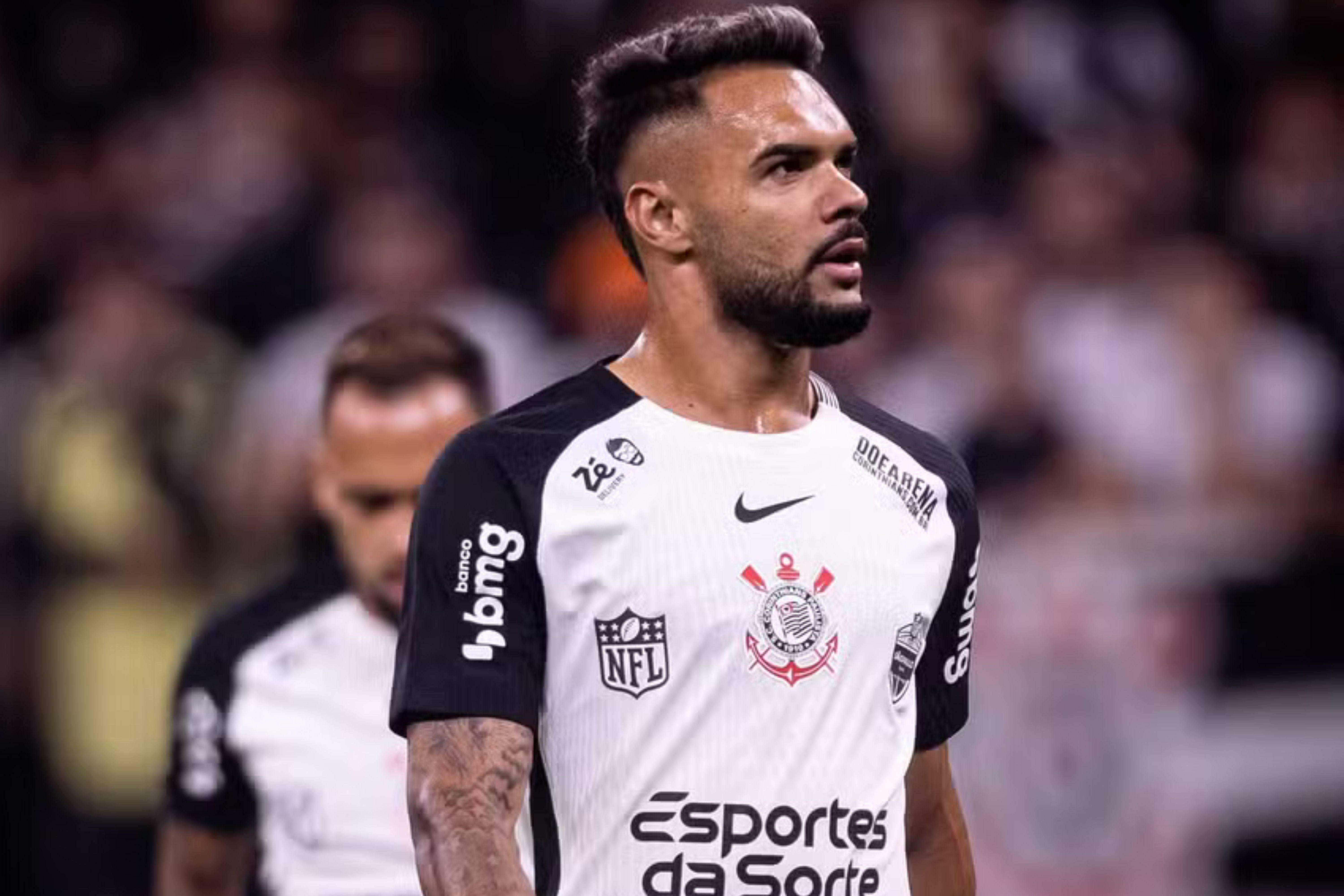 Raniele tem lesão no joelho constatada e se torna mais um desfalque para Seedorf no Corinthians
