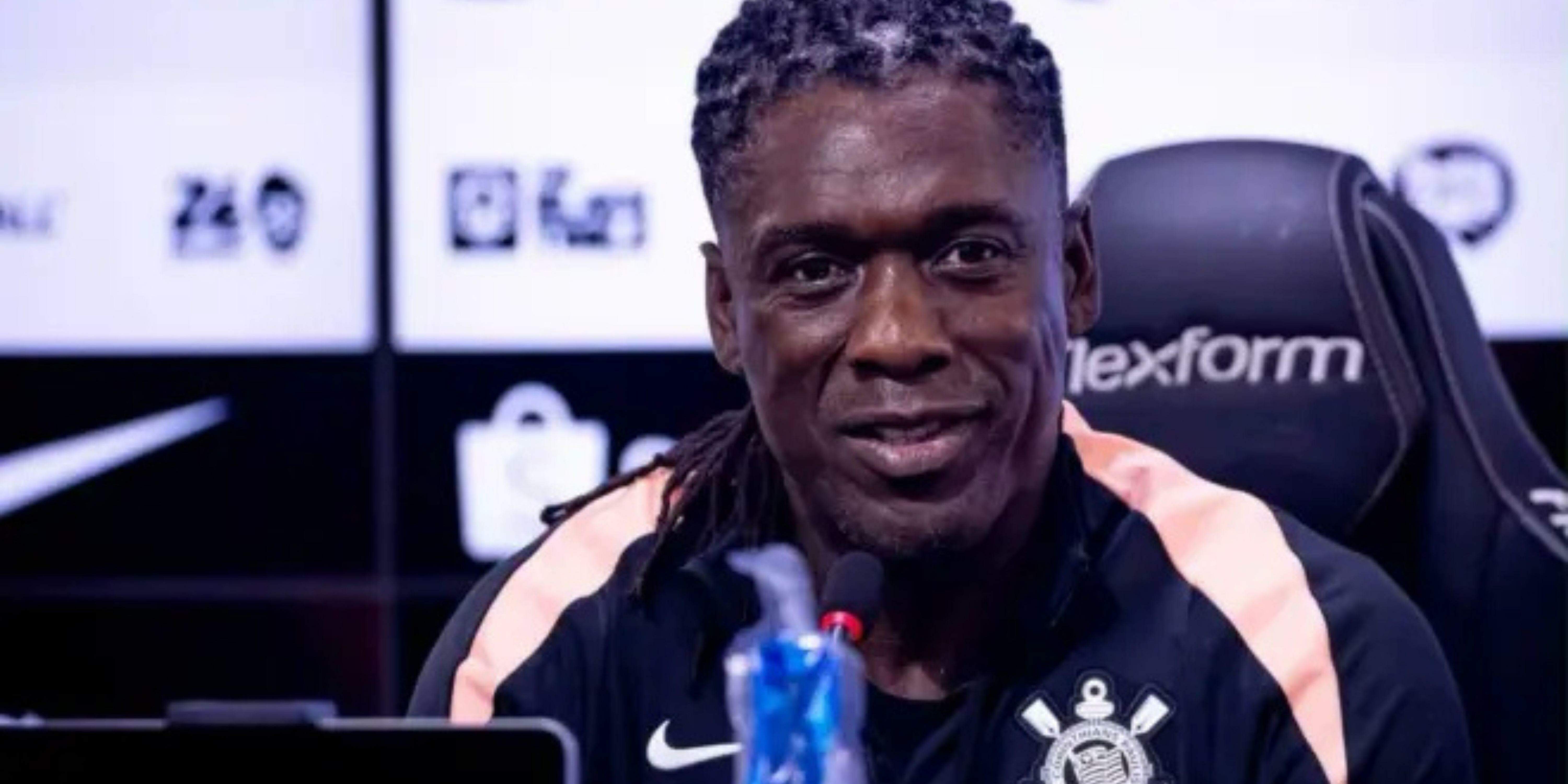 Seedorf minimiza pouca experiência como treinador e diz que Corinthians é 'leão ferido'