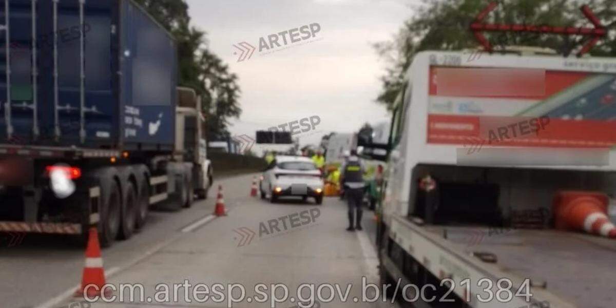 O acidente ocorreu por volta das 16h45 na pista sentido leste/Capital