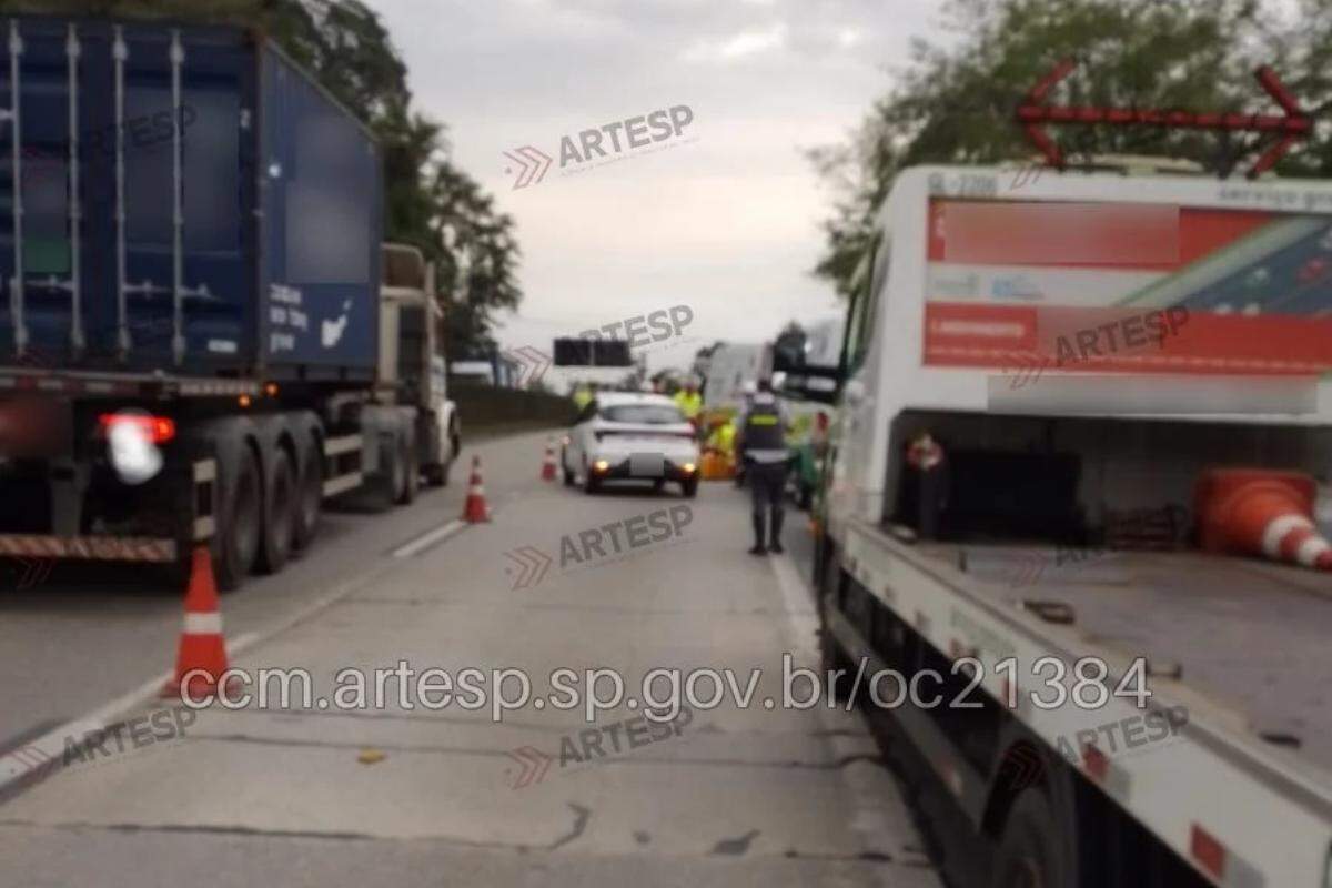 O acidente ocorreu por volta das 16h45 na pista sentido leste/Capital