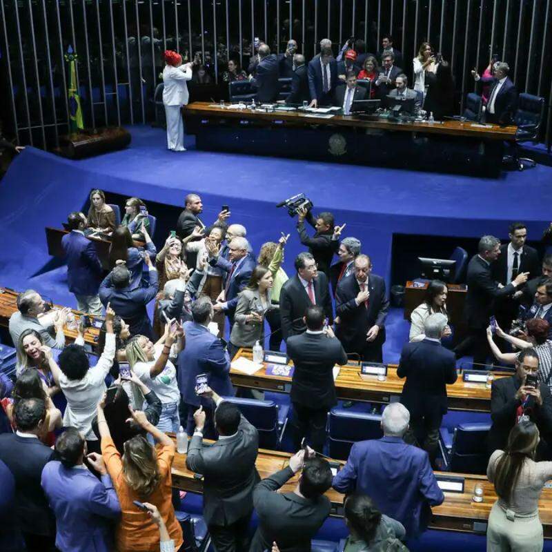 Imprensa destacou que a votação saiu antes do 2° turno das eleições