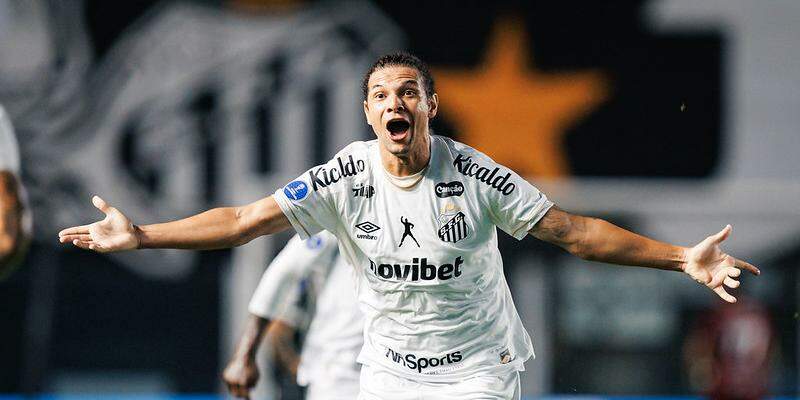 O volante Willian Arão sofreu a lesão no último domingo, no jogo contra o Atlético-MG, pelo Brasileirão
