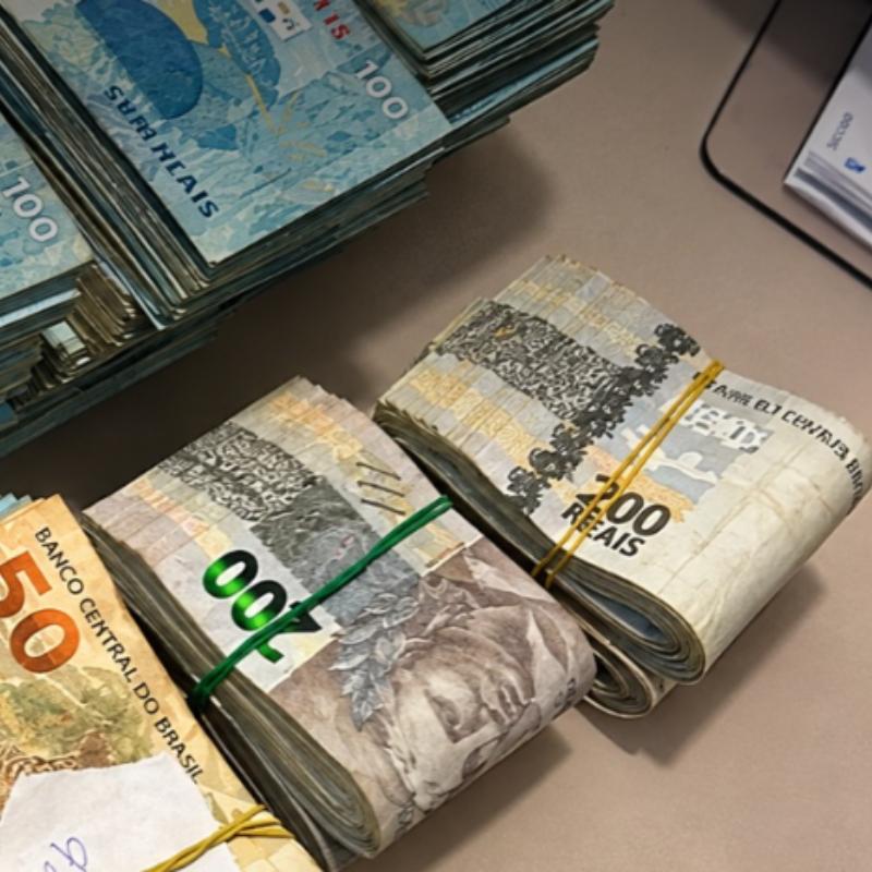 Ao todo, são cumpridos 14 mandados de prisão temporária e 15 de busca e apreensão na capital paulista, em São Caetano do Sul, Praia Grande, Palhoça (SC), Foz do Iguaçu e Pinhais (PR)