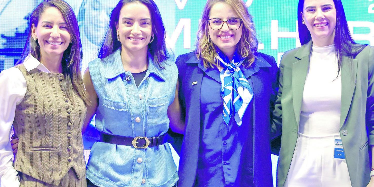 Flávia Takafashi, ao lado de Gabriela Costa, Cynthia Ruas e Danielle Bernardes, debateram cadeia logística