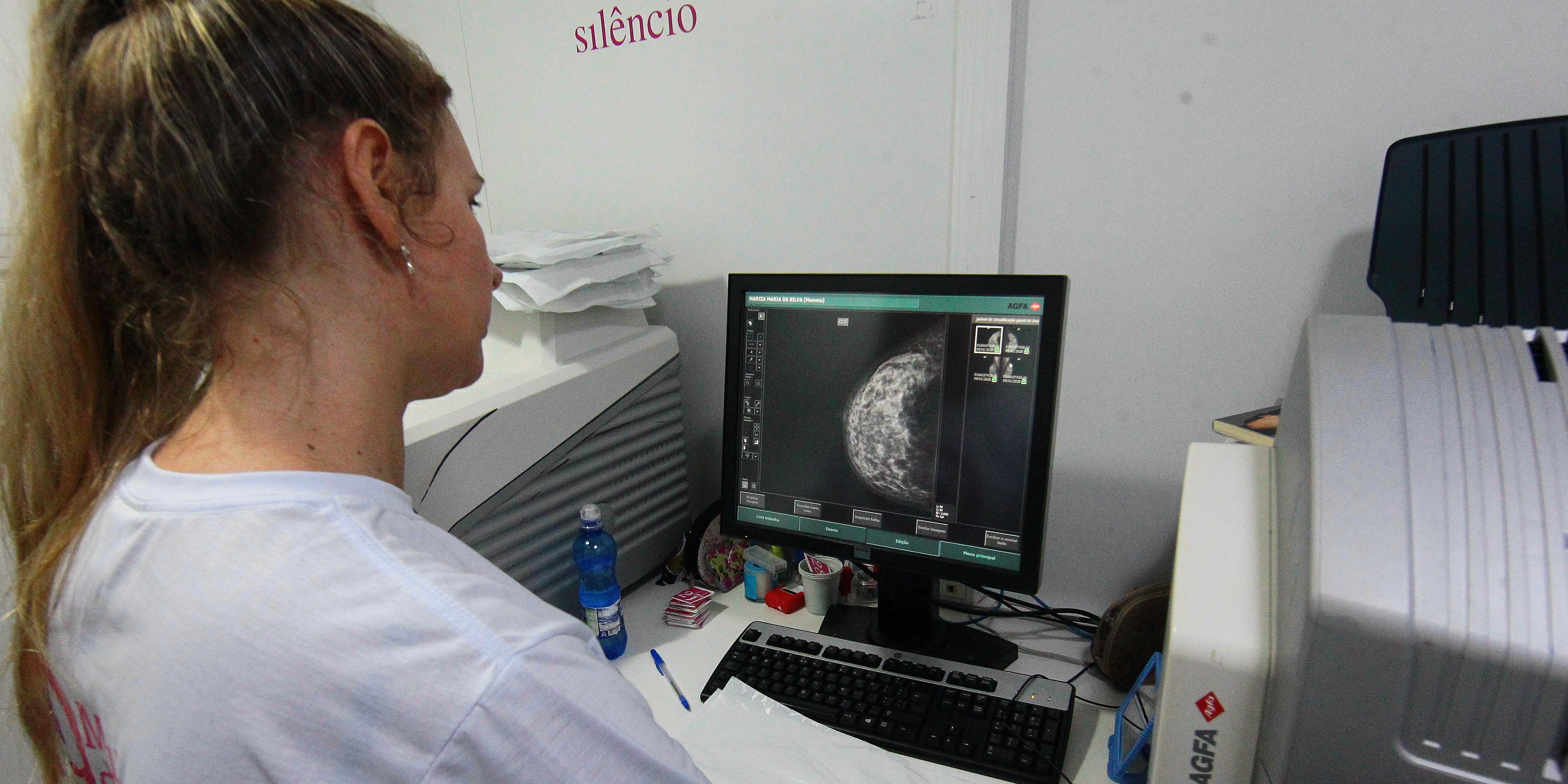 Em parte dos locais onde ocorre a campanha em Santos, haverá solicitações para a realização de mamografias