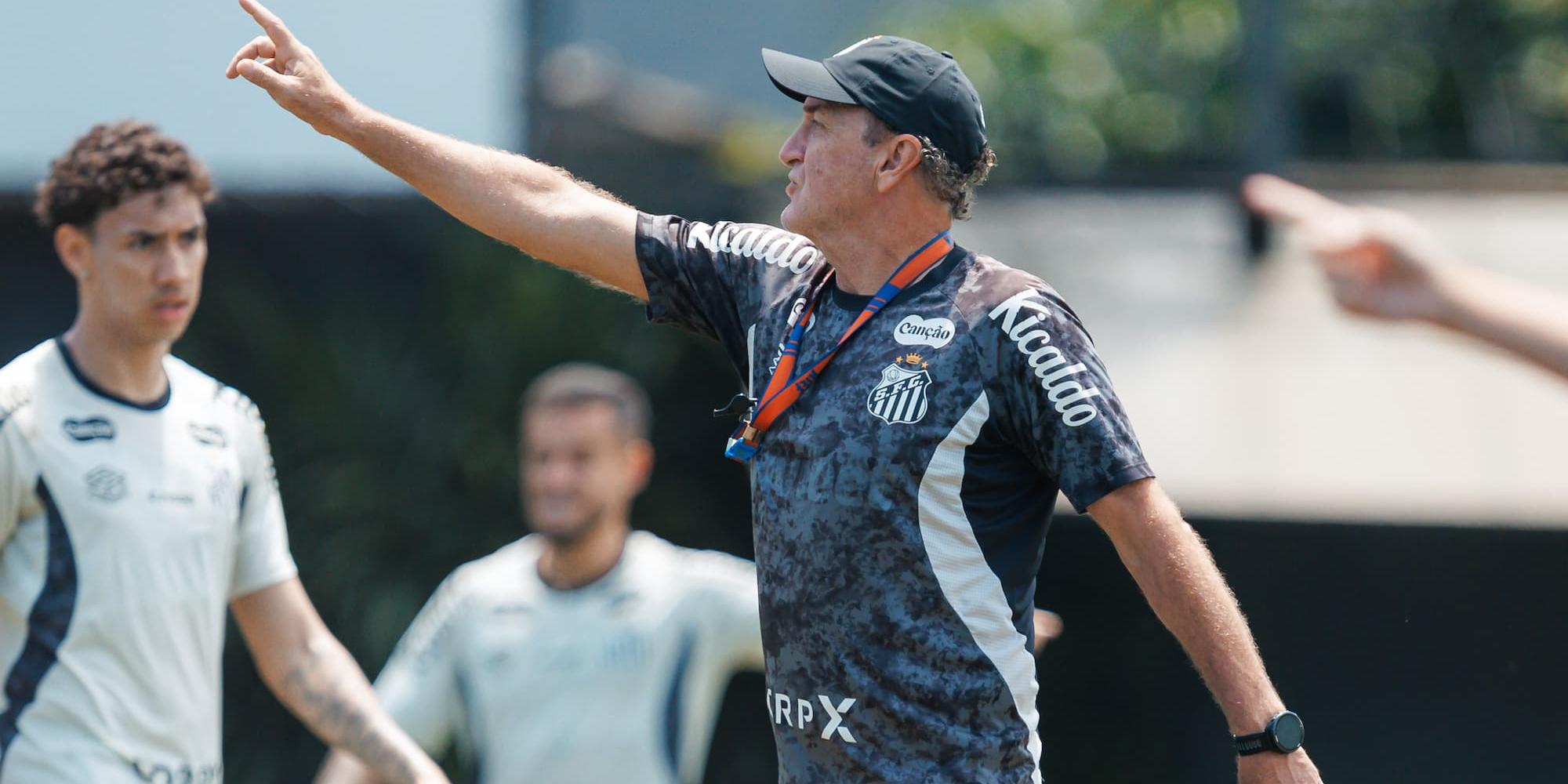 Cuca faz os últimos testes no Santos para o jogo contra o Fluminense, no Maracanã