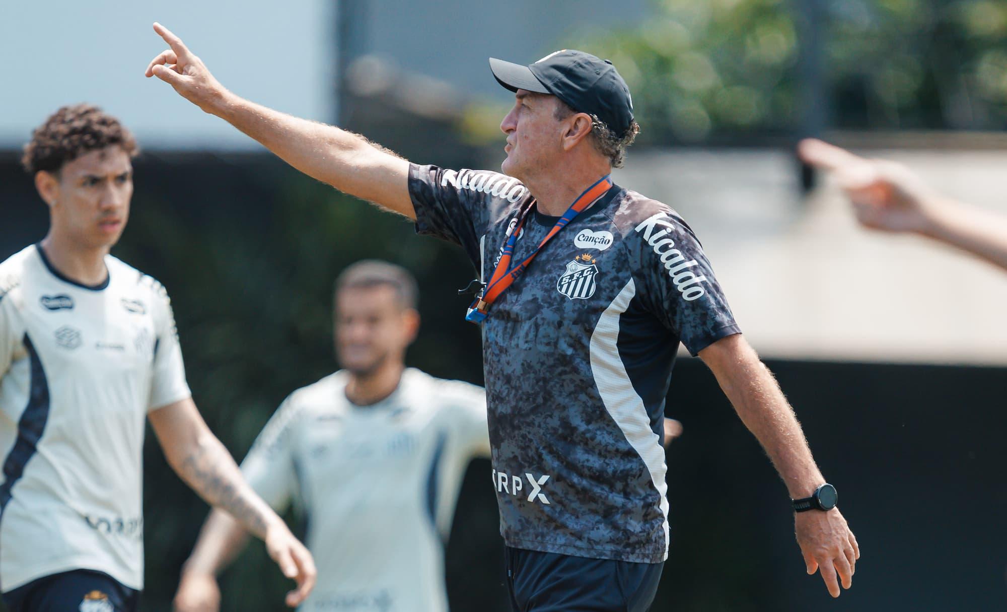 Cuca faz os últimos testes no Santos para o jogo contra o Fluminense, no Maracanã