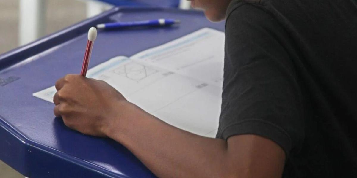 Alunos e professores participam hoje de Olimpíada de Matemática
